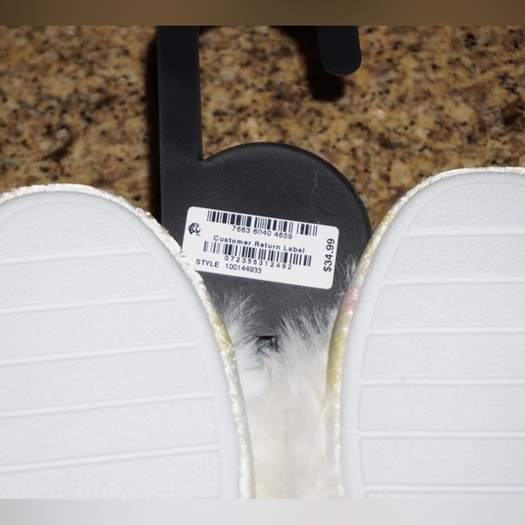 NWT INC Faux Fur slippers and matching sleep eye mask. - Picture 5 of 6